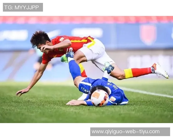 日本队迅速追平比分小川航基远射助攻巴拉圭门将失误入网